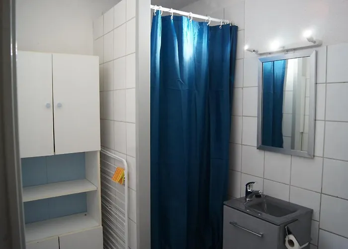 Les Locations De Lara Ii - T2 Lit Double&clic-clac Balcon Piscine Parking Privatif Appartamento